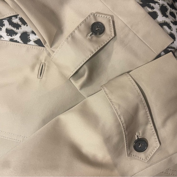 ANN TAYLOR! Sz: Small. Beige Trench-coat. Excellent Condition, impressive - Picture 8 of 9